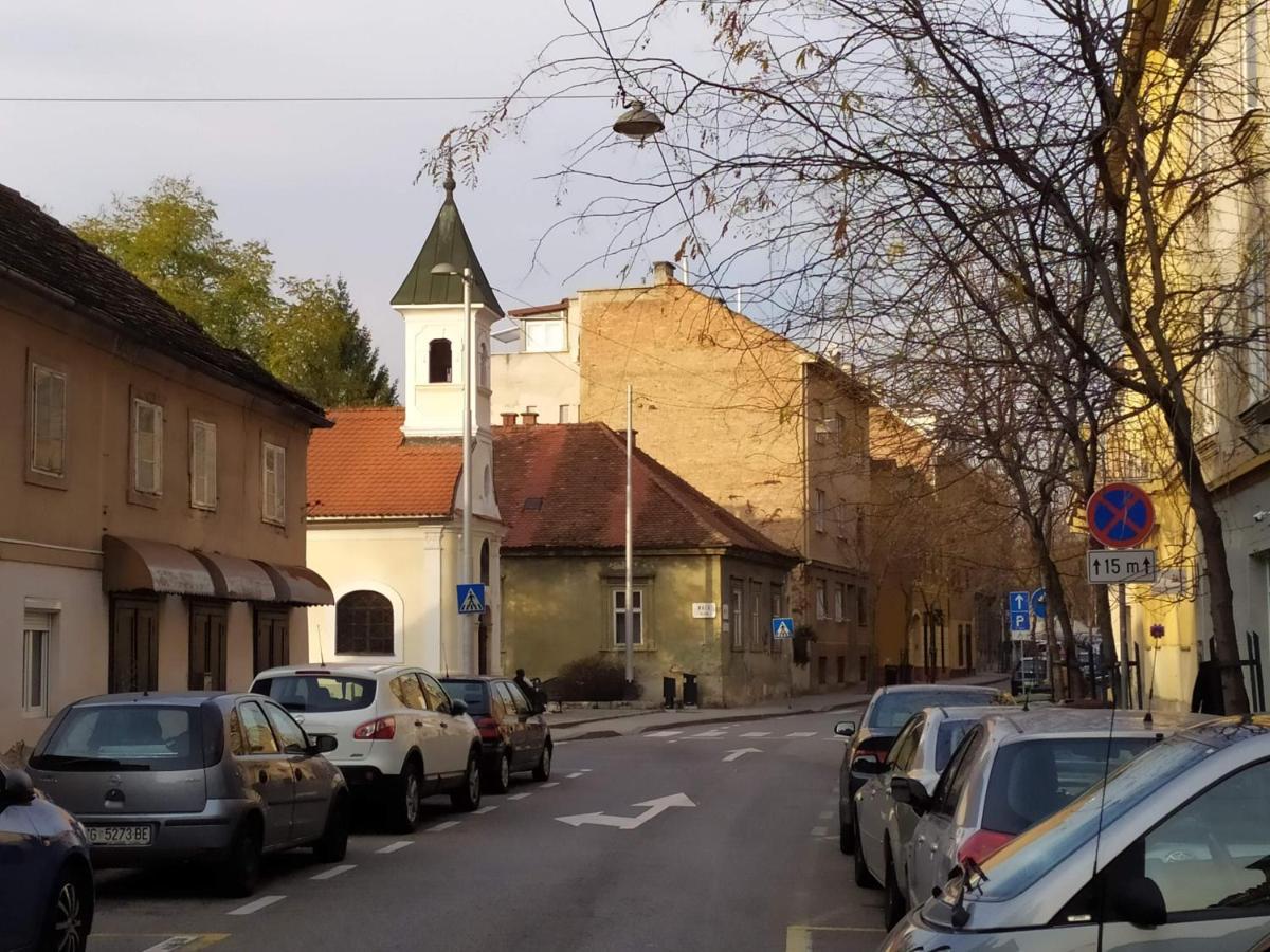 Tiny Cozy Accommodation Zagreb Bagian luar foto
